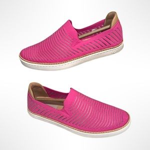 Brand new womens UGG slip on shoes HOT PINK 💖💗💓 gift idea